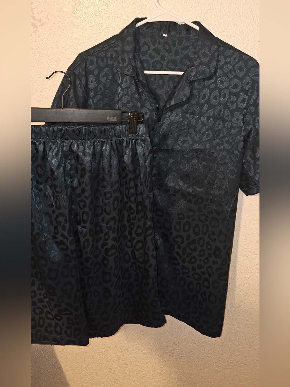 Men’s Satin Leopard-Print Pajama Set - dark green